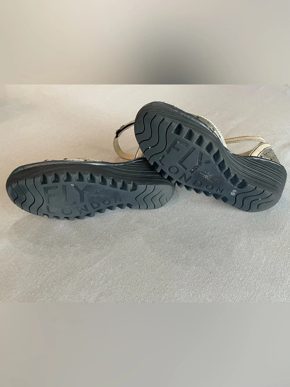 Fly London Yumo Pewter Silver Peep Toe Wedge Sandal 7.5/38